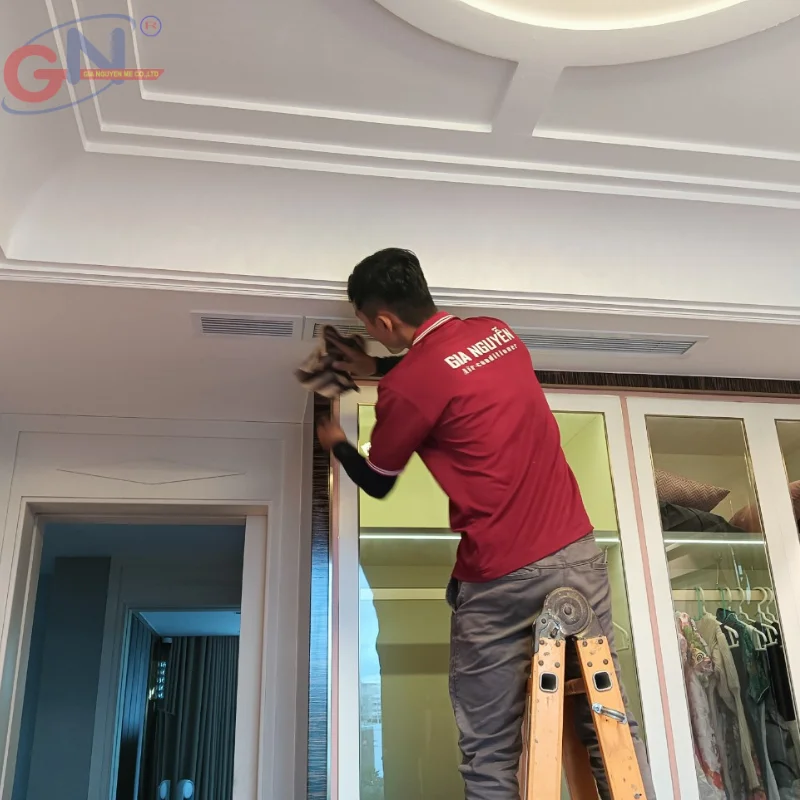 Dịch vụ vệ sinh máy lạnh giấu trần ống gió